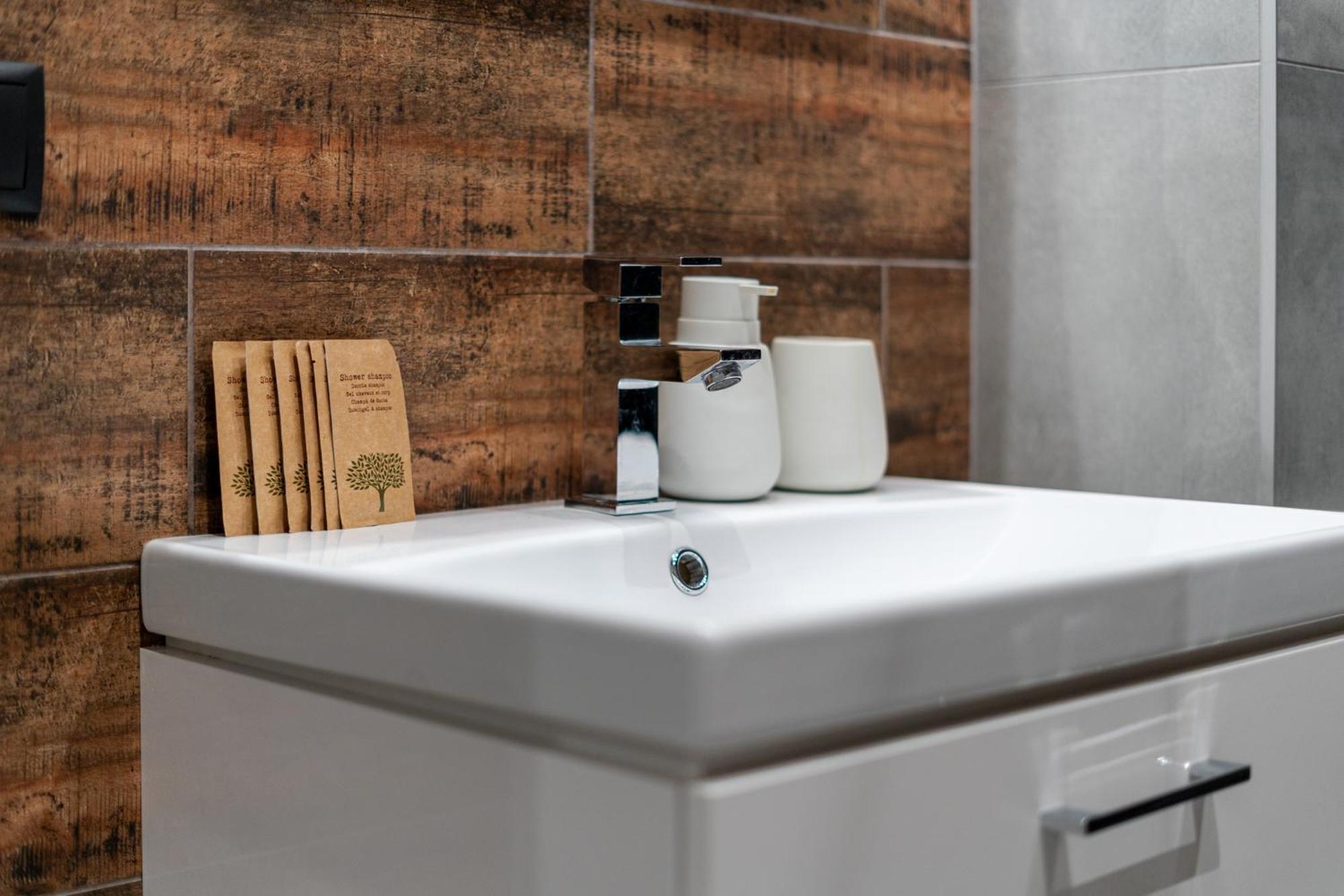 Spa Bedrooms With Sauna&Bath And Free Parking Krasków Εξωτερικό φωτογραφία